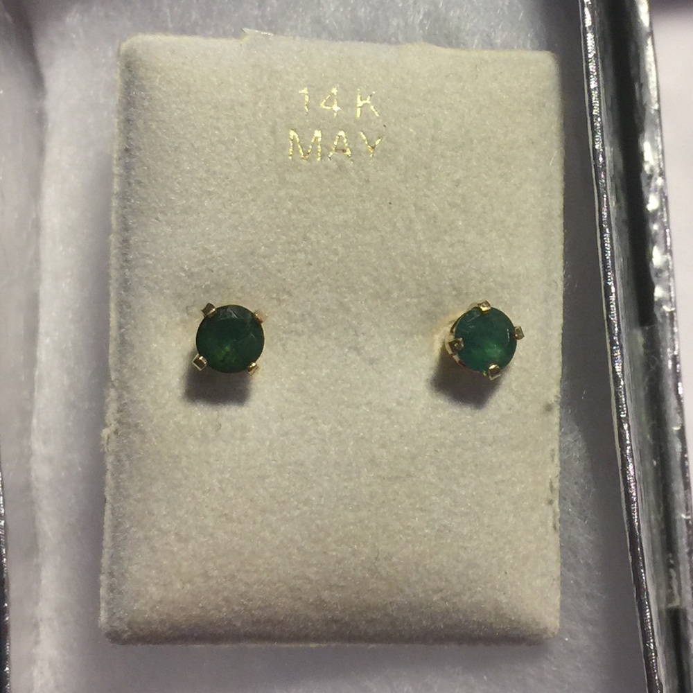 14K Yellow Gold Emerald Stud Earrings NWT